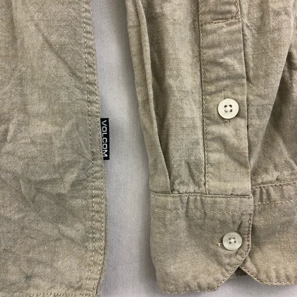 // Volcom long sleeve button up // - Picture 4 of 7